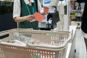 即日~2026/4末まで<8:00~17:00>未経験歓迎!スーパーでレジ業務メインに品出し等◇稲毛駅すぐ◇時給1600円/月収例9万円/交通費あり/週払いOK◇週4~5日/実働8時間でしっかり働ける◇20代~40代男女活躍中!<専用フォーム返信&オンラインで簡単登録>OT-T-yma-reji-inage