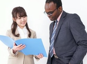 ＼時給UP！1800円！／【銀座松屋】即日～長期◇リーダー募集！店頭で外国人向けオンラインショップの会員獲得業務◇語学力不問・使える方は活かせます！◇金土日メインに週4～5日◇時給1700円+交通費支給/週払いOK◇社食・休憩室充実/駅チカで通勤便利◇20代～50代男女活躍中！ ＜専用フォーム返信&amp;オンラインで登録OK＞　OT-T-mat-online