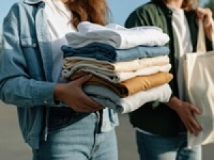 【週3～4日(月100～130時間程度)】即日～長期 ※短期も相談可(2ヶ月以上) ＜ikka (イッカ)　イオンモール与野＞遊びゴコロあふれる大人のライフスタイルブランドでアパレル販売＜メンズ / レディース / キッズ＞時給1400円(経験有)＋交通費・アパレル未経験歓迎・週払いOK・私服勤務・ナチュラルネイルOK・20代30代40代半ば 男女スタッフさん活躍中！＜専用フォーム返信＆オンラインで簡単登録＞ AP-T-ikk