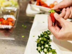 ■時給UP期間中■  即日～3k月短期  ＜鎌倉ニュージャーマン / 大船工房＞ふわふわ生地とたっぷり濃厚クリームが香ばしい！鎌倉土産の定番ブランドで洋菓子の製造◇1500円＋交通費・週払いＯＫ・制服貸与あり・20代.30代.40代.50代前半 男女スタッフさん活躍中！＜専用フォーム返信＆オンラインで簡単登録＞FD-T-newg①