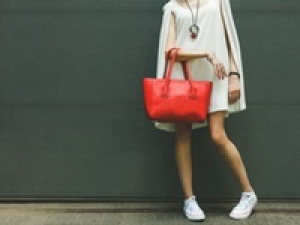 ＼未経験積極採用／ 週2～相談OK【GWのSALE販売応援 　4/9～5/9　御殿場アウトレット】シーズン時給1800～1850円＋交◇バッグや革小物の販売＆バックヤード◇カフェやファーストフード店・飲食店での接客、催事販売で短期アルバイト経験など歓迎◇週払いOK / Wワーク / 扶養内 / 制服貸与 / 車通勤OK / 学生.20代.30代女性スタッフさん活躍中！＜専用フォーム返信＆オンラインで登録OK＞tan-A-GW-micha①