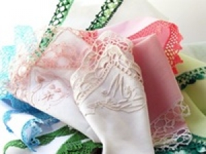 ＼オープニング／【月8日程度】3/4～長期＜銀座三越＞豊富なカラバリやアーテイストとのコラボも人気！ハンカチーフ専門店で販売◇日給10500～11000円＋交通費  / 私服勤務 /  Wワーク / 扶養内 / 20代.30代.40代.50代女性スタッフ活躍中！＜専用フォームの返信＆オンラインで簡単登録＞AP-T-clasi