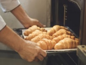 【調理・製造補助】即日～長期 / 週2～3日＜赤羽エキュート＞焼きたての香りが堪らない！ 喫茶調理＆ベーカリー製造補助◇フランス発の人気ベーカリー店◇時給1500円＋交 / 週払いOK / WワークOK / 扶養内 ◇20代.30代.40代.50代男女スタッフさん活躍中！駅チカ ＜専用フォーム返信＆オンラインで簡単登録＞FD-T-ed-leb