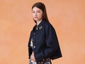 ◆長期◆11月末までにスタートできる方特別時給1650～1700円＋交通費◆＜ANAYI (アナイ)    日本橋三越＞上質素材とシルエットの美しさで支持されるブランド！レディースアパレル販売◆週払いあり・制服貸与あり・社販も可能・シンプルネイルOK◆20代,30代,40代女性スタッフ活躍中！＜専用フォームの返信＆オンラインで簡単登録＞ AP-T-ANAY