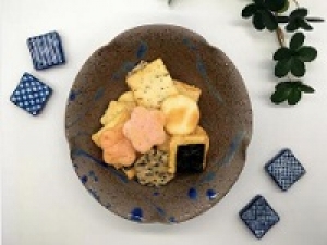 即日～長期＜大井町アトレ＞もちもちのどら焼き、サクサクのおかき等☆上品なパッケージで手土産にも喜ばれる☆季節を楽しむ和菓子販売◇時給1500～1600円＋交通費支給 / 週払いOK / 和菓子未経験OK！プライベートも充実！20代30代.40代.50代前半女性スタッフさん多数活躍中◇社保完備/有給あり/週払い可＜専用フォーム返信＆オンラインで簡単登録＞FD-T-ginbo①