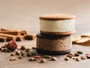 【即日～2026.2/末　週3～5日OK】未経験歓迎！期間限定の高時給1800円＋交◇月収例30万以上◇＜ 新宿伊勢丹＞白金の有名洋菓子店◇フルーツやナッツをふんだんに使用したショコラスイーツ◇洋菓子販売◇洋菓子販売デビュー歓迎◇週払いOK  / 環境◎ / 学生.20代.30代.40代.50代女性スタッフさん多数活躍中！＜専用フォーム返信＆オンラインで簡単登録＞FD-T-jw-lama-tanki