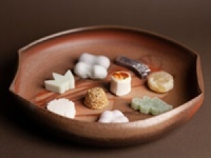 未経験歓迎！【年末年始の短期販売STAFF / 週4～5日】即日～1/中旬  ＜日吉東急＞縁起もよく可愛らしい鳥型のサブレーは鎌倉銘菓！鎌倉発の老舗店で和菓子販売◇時給1400～1500円＋交通費 / 週払いOK / 20代.30代.40代女性活躍中！＜専用フォーム返信＆オンラインで簡単登録＞tan-F-toshim