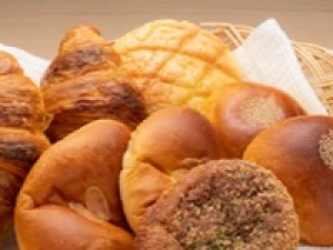 ＜ベーカリー販売＞時給1450～1500円＋交＜横浜＞ベーカリー未経験OK！有名ベーカリーショップで販売STAFF◇リピーターさんも多い人気店♪ スタート日相談OK！販売 / レジ / 品出し / 袋詰め / 一部量り売り(未経験OK)◇20代.30代.40代女性スタッフさん多数活躍中！週払い可 / 社保完備 / 有給あり / 駅チカ勤務＜専用フォーム返信＆オンラインで簡単登録＞FD-T-iroiro-pan