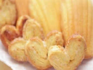 未経験OK！＜新宿京王＞即日～長期◇クッキーなどの焼き菓子販売◇時給1500円＋交＜大人から子供まで親しみやすい食感が人気♪看板商品のリーフパイの販売＞手土産にもピッタリ♪安定の長期♪20代.30代.40代.50代女性スタッフさん活躍中☆週払いもOK＜専用フォーム返信＆オンラインで簡単登録＞FD-T-rsd①-d