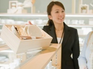 時給UP！週3～4日程度【デザインコレクションフロア / 販売・承り】6/18～7/31＜銀座松屋＞◇時給1700円＋交通費◇＜タオルなど＞くらしのデザインアイテム売り場◇接客販売・レジ・承りなど◇実働6.5H時短勤務 / 私服勤務 / 週払いOK / 駅チカ徒歩1分 / 20代.30代.40代.50代 男女活躍中！＜専用フォーム返信＆オンラインで登録OK＞tan-O-mat-design-cs