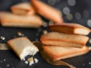 【指定日勤務で各日5000円支給/1日につき 】＼＼時給UP中！／／即日～1/3＜東京KIOSK・グランスタ◆シフト時間の相談OK＞時給1750円＋交通費◇高待遇◇9:00～22:30内シフト制◇未経験歓迎！バームクーヘンやバタ―サンドなど焼き菓子の販売◇週払い可◇学生.20代.30代.40代男女スタッフさん活躍中！＜専用フォーム返信＆オンラインで簡単登録＞tan-F-gps-han