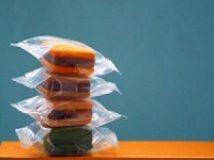 ■■品出し■■即日～3/31 ＜東京大丸＞高時給1600円＋交通費◇ 高待遇◇8:00～21:00内シフト制◇バームクーヘンやバタ―サンドなど箱入り・袋入り洋菓子の品出し◇未経験歓迎◇体を動かす事が好きな方歓迎◇週払い可◇20代.30代.40代男女スタッフさん活躍中！＜専用フォーム返信＆オンラインで簡単登録＞FD-T-gps-tanki