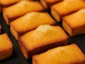 菓子未経験さん歓迎＜日本橋三越＞可愛くてオシャレな焼き菓子販売◇時給1500円＋交通費◇洋菓子販売デビュー♪接客が好きならOK◇マドレーヌ・フィナンシェ・カヌレ・クッキーが人気のお店◇並んででも買いたい！そんなお客様が沢山ご来店されます◇学生.20代.30代.40代.50代男女スタッフさん多数活躍中◇素敵な制服◇週払いも選べます♪◇長期/デパ地下/駅チカ＜専用フォーム返信＆オンラインで簡単登録＞FD-T-ed-nowa①
