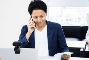 ◇紹介予定派遣◇大手賃貸不動産会社グループの広報を担当！半年後には正社員に！◇社内報・社外プレスリリース・メディア対応 他、PR活動全般に携わります！◇時給1800円/月収例30万円/週払いあり/土日祝休み◇20代～40代前半男性活躍中！＜専用フォーム返信＆オンラインで簡単登録＞OF-T-amp-hol-pr