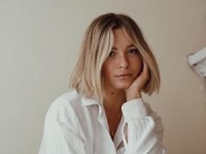 ＊即日～長期＊時給1600円以上(経験有)+交通費＊週4日～OK！【MARK IS みなとみらい店】セレクトショップ販売スタッフ＊オリジナルと国内外からセレクトした旬なアイテムを展開♪＊アパレル未経験歓迎！物販経験があればOKです♪＊週払いOK・服装サンプル貸与有り・社保有給完備＊20代,30代,40代女性スタッフ活躍中！＜専用フォーム返信＆オンラインで簡単登録＞AP-T-jsre-d