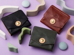 時給大幅UP！【クリスマスSALE販売補助】12/13～12/26  (期間中9～11日間）期間限定の高時給1700～1800円＋交通費 / 週払いOK【IL BISONTE（イル ビゾンテ）MARK IS みなとみらい】◆未経験歓迎◆カジュアル×シックなスタイルで人気！フィレンチェ発のレザーバッグ＆小物の販売◇私服◇人気のお仕事なので早めのエントリーがおすすめ！学生.20代30代男女活躍中！＜専用フォーム返信＆オンラインで簡単登録＞tan-A-Xmas-ilbiso