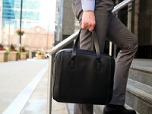 ■長期■高時給！時給1750円(経験有)+交■スタート日相談OK＜TUMI／トゥミ　立川伊勢丹＞高機能バッグの代名詞的ブランドで販売■週払いOK・駅から徒歩5分以内・制服貸与あり・20代,30代,40代男女スタッフ活躍中！＜専用フォームの返信＆オンラインで簡単登録＞AP-T-tumi
