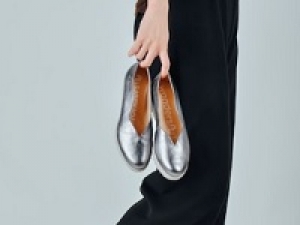 ■オープニング■ 3/5 OPEN～3/31 ＜ハーモニープロダクツ  /  吉祥寺東急＞可愛いからきれい目までバリエーション豊富なレディースシューズブランドのセレクトショップで販売◇ 時給1500円＋交通費 / 週払いOK / 私服勤務 / 20代.30代.40代女性スタッフさん活躍中！＜専用フォームの返信＆オンラインで登録OK＞tan-A-harm