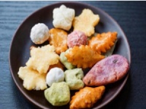 ■時給UP期間中■即日～長期＜本有木ミロード＞もちもちのどら焼き、サクサクのおかき等☆上品なパッケージで手土産にも喜ばれる☆季節を楽しむ和菓子販売◇時給1550円＋交通費支給 / 週払いOK / 和菓子未経験OK！プライベートも充実！20代30代.40代.50代前半女性スタッフさん多数活躍中◇社保完備/有給あり/週払い可＜専用フォーム返信＆オンラインで簡単登録＞FD-T-ginbo①