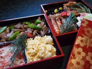 毎年人気！エントリーはお早目に♪【おせちの品出し】12/26～12/31＜上野松坂屋＞料亭のおもてなしがそのままおせちで味わえる毎年人気のおせち◇時給1450～1550円＋交通費/ 週払いOK / 体を動かす事が好きな方におススメ◇学生.20代.30代.40代男女スタッフさん活躍中！＜専用フォーム返信＆オンラインで簡単登録＞tan-F-nada-shina