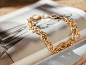 ■即日～長期■時給1600円以上(経験有)+交通費支給■アドミサポート業務■＜銀座本店＞ジュエリー未経験OK◇世界中のロイヤリティに愛されているジュエリーブランドで販売 ◇◇ 週払いOK / 駅から徒歩5分以内 / 私服勤務 / 20代,30代,40代.50代前半 男女スタッフ活躍中！＜専用フォーム返信＆オンラインで簡単登録＞AP-T-fre