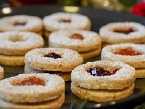 洋菓子未経験OK！即日～長期　マネキン日給11,500円＋交通費＜赤坂BiZタワー＞銀座発の老舗洋菓子店◇サックリ×ザラメのリーフ型パイはロングセラー！洋菓子販売◇洋菓子販売デビュー歓迎◇包装未経験OK◇2回目以降繁忙期手当あり◇制服貸与あり◇20代.30代.40代.50代 男女スタッフさん活躍中！＜専用フォーム返信＆オンラインで登録OK＞FD-T-ues①-d