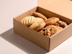 【お友達同士も歓迎】＜4/13～5/6　新宿NEWoMan＞時給1350～1450円＋交通費◇洋菓子デビュー歓迎◇手土産でも定番！香ばしい焼き菓子やしっとり食感でリピーターさんも続出！袋入り、箱入り洋菓子販売◇ 週払いOK・週3～・未経験OK・Wワーク・扶養内・学生さん/20代.30代.40代男女活躍中！＜専用フォーム返信＆オンラインで簡単登録＞tan-F-shuku②-milk