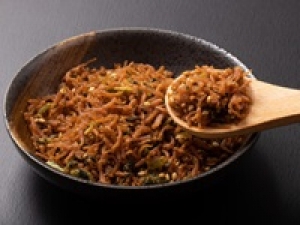 長期◇時給1500円＋交通費◇佃煮店が作る高級ふりかけの販売◇有名老舗店でお仕事＜錦松梅(きんしょうばい)  浦和伊勢丹＞制服貸与あり /  週払い可 / 社保完備 / 有給あり / 20代.30代.40代.50代 女性スタッフさん多数活躍中！＜専用フォーム返信＆オンラインで簡単登録＞FD-T-ksho①