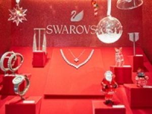 今がチャンス！時給UP！【12/1～12/31   Xmas】クリスタルジュエリー/チャーム/オーナメント/雑貨販売＜SWAROVSKI (スワロフスキー)　渋谷スクランブルスクエア＞シーズナル時給MAX1800円＋交通費 / 週払いOK◇ジュエリー未経験OK◇なにかしらの販売経験があればOK◇制服貸与or私服◇学生.20代.30代.40代.50代前半 男女スタッフさん活躍中！＜メール返信だけで登録完了！来社不要！＞tan-A-Xmas-suwa