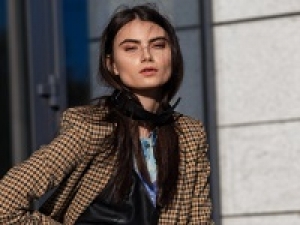 ＊即日～長期＊時給1600円以上(経験有)+交通費＊週3日～OK！【青山店】トラッドベースのアパレル販売スタッフ＊ベーシックを自分らしく着こなせるブランド＊アパレル販売未経験歓迎！物販経験があればOKです♪＊週払いOK・社保有給完備・服装貸与あり！＊20代,30代,40代女性スタッフ活躍中！＜専用フォーム返信＆オンラインで簡単登録＞AP-T-deu-d