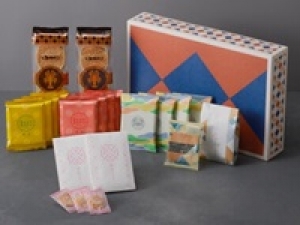 【週3日】 即日～長期◇時給1550円＋交通費 / 実働8Ｈ『坂角総本舗  / 新宿京王』手土産・贈答品の大定番！海老の濃厚な旨みが凝縮した“ゆかり”が大人気！デパ地下で和菓子販売スタッフ募集◇20代.30代.40代女性スタッフさん活躍中♪週払いOK / 社保完備 ＜専用フォーム返信＆オンラインで簡単登録＞FD-T-ebi①