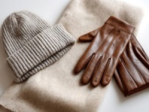 【12/22〜1/27  (1/1.1/2お休み)】アパレル未経験歓迎！＜銀座三越＞人気の雑貨販売STAFF◇マフラーなど冬物雑貨の販売◇何かしらの販売経験があればエントリーOK◇日給10,000円＋交通費 / 私服OK / 20代.30代.40代.50代女性スタッフさん活躍中！＜専用フォーム返信＆オンラインで簡単登録＞ tan-A-eisi