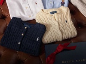 【子供服販売】3/29～4/25【Polo Ralph Lauren(ポロラルフローレン)   日本橋三越】誰もが見たことのあるロゴマークが有名！アメリカ発の有名ブランドで子供服の販売◇時給1400円+交通費 / 週払いOK / シンプルな私服or制服貸与 / ナチュラルネイルOK / 20代.30代.40代.50代前半 男女スタッフさん活躍中！＜専用フォームの返信＆オンラインで登録OK＞tan-A-Rah（Children）