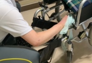 ＜大宮＞倉庫内作業☆車いす等の介護用品の入出荷作業・返却品の受け取り対応など★福祉用具のレンタル卸会社★基本土日祝休☆時給1400円＋残業代25％UP！月収例28万円以上でしっかり稼げる☆交通費支給あり/週払いあり☆自転車・バイク通勤OK☆20代～50代前半男性活躍中・体を動かす仕事が好きな方歓迎！＜専用フォームの返信＆オンラインで簡単登録＞　OF-T-para-saitama-souko