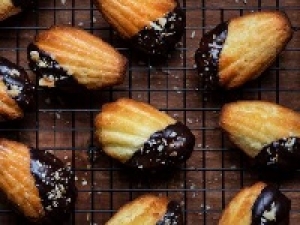 ■時給UP中■年末年始の洋菓子販売　12/21～1/5【8:00～17:00】未経験歓迎！未新食感！バターとショコラの組み合わせを追求したスイーツ専門店で洋菓子販売＜東京グランスタ＞時給1700～1800円＋交通費 / 週払いOK / Wワーク / 扶養内 / 何かしらの販売経験があればOK / 期間限定の好条件＆高時給◇学生.20代.30代.40代女性スタッフさん活躍中！＜専用フォーム返信＆オンラインで簡単登録＞tan-F-pl-parisb