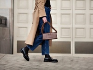 【レディースシューズ】即日～長期 ＜ハーモニープロダクツ  eir(ゼア) /  横浜NEWoMan＞ スニーカー・カジュアル・ヨーロッパを中心としたインポート等◇シューズやバッグの販売◇時給1450～1500円＋交通費 / 週払いOK / 私服勤務 / 20代.30代.40代女性スタッフさん活躍中！＜専用フォームの返信＆オンラインで登録OK＞AP-T-eir