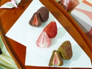 【ホワイトデー販売STAFF】食品未経験歓迎！＜3/4～3/16　JR亀有駅＞『Qua (クア)』超新食感！苺にチョコレートを染み込ませた染みチョコレートが話題！チョコレート販売◇時給1450～1550円 / 交通費支給 / 週払いOK◇学生.20代.30代.40代.50代女性スタッフさん活躍中！＜専用フォーム返信＆オンラインで簡単登録＞tan-F-WD-qa