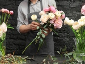 【✿青山フラワーマーケット✿ 年末アレンジメントスタッフ】時給1500円＋交通費＜12/27～12/29　国分寺セレオ＞ライフスタイル×フラワーがコンセプト★パリのマルシェのようなおしゃれなフラワーショップでブーケ制作◇販売/レジなし◇ 週払いOK / スニーカーOK / 扶養内 / 駅チカ / 20代.30代.40代.50代女性スタッフさん活躍中！＜専用フォーム返信＆オンラインで登録OK＞＞tan-O-aofla