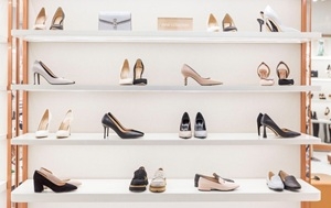 ■長期■時給1450円以上(経験有)+交通費■GINZA SIX・都内エリア他店舗も相談OK■＜MANOLO BLAHNIK（マノロブラニク）＞アパレル未経験OK☆シューズ愛好家に愛され続けるロンドン発のレディースシューズブランドで販売のお仕事♪【週払いOK / 社保完備 / 制服貸与あり / 20代,30代,40代男女スタッフ活躍中】＜専用フォーム返信＆オンラインで簡単登録＞AP-T-burub-mano