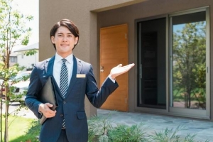 【正社員】＊未経験からチャレンジ！面接1回・やる気採用実施中！必須スキルは運転免許だけ＊賃貸不動産営業/若手社員が活躍中の企業＊想定年収MAX800万＊食事補助・社宅あり・各種手当などなど福利厚生充実＊20代男女活躍中！　OF-T-go2