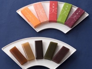 未経験OK◇和菓子好きな方歓迎＜時給1500円＋交通費＞即日～長期◆京菓子の老舗店で和菓子販売『鶴屋吉信 / 虎ノ門ヒルズ』ロングセラー銘菓が人気！優しい口どけの餅菓子！20代.30代.40代.50代女性スタッフさん活躍中◇社保完備/週払いOK＜専用フォーム返信＆オンラインで簡単登録＞FD-T-tsuru①
