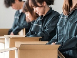 ■■大量募集も残り枠わずか！エントリーはお早目に！■■12/30の夜から12/31早朝まで夜勤のお仕事【経験不問！おせちの仕分け】深夜帯時給1938円 / お給料はその場で手渡し・即払い！＜ 川越＞友達・家族もOK！服装自由！車・自転車通勤OK・ガソリン代支給あり◇学生さん・男女スタッフさん多数活躍中！＜専用フォーム返信＆オンラインで簡単登録＞ tan-A-maruhiro③