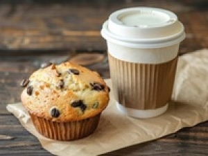 即日～1ヶ月短期 ※延長の可能性もあり＜THE COACH Coffee Shop(ザ コーチ カフェ ショップ)　キャットストリート＞◇時給1600円＋交通費 / 週払いOK◇アメリカンダイナーのような空間でこだわりのコーヒーやスイーツ◇カフェSTAFF〖簡易調理・盛り付け・ドリンク作成・レジなど〗20代,30代女性活躍中！＜専用フォーム返信＆オンラインで簡単登録＞tan-A-ch-cafe