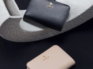 【週3～4日】■7/1～長期■時給1400円以上(経験有)・交通費支給■＜FURLA / フルラ　仙台港アウトレット＞イタリア発・革新的な進化を続ける老舗バッグブランド【週払い可・社販なし / 制服貸与・シンプルネイルOK・20代,30代,40代女性スタッフ活躍中・スタート日相談OK】＜専用フォーム返信＆オンラインで簡単登録＞AP-T-fur