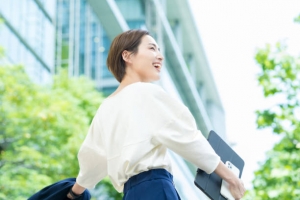 【正社員】5月スタート！未経験からチャレンジ大歓迎！賃貸不動産営業＊必須スキルは運転免許だけ！＊20代の若手社員が活躍中の企業です＊想定年収350万～800万/食事補助・社宅あり・海外旅行などなど充実した福利厚生がうれしい♪  ＜専用フォーム返信＆オンラインで登録OK＞ OF-h-go