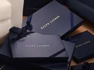 【オペレーション / グリーティング】中国語・英語できる方も歓迎(日本語レベルN１必須)■長期■時給1600円(経験有)+交通費支給■＜Ralph Lauren（ラルフローレン）　表参道店＞入口でのお出迎え・接客・ご案内など【週払可・制服貸与or私服を選べる・未経験でも相談OK・20代,30代,40代,50代前半スタッフさん活躍中】＜専用フォーム返信＆オンラインで簡単登録＞AP-T-Rah-in(MW)