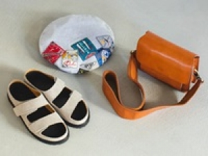 ■即日～長期■高時給！時給1700円(経験有)+交通費＜吉祥寺路面店＞人気のフットウエアブランドが展開するセレクトショップでファッション雑貨販売【私服勤務・週払いOK・駅から徒歩徒歩圏内・20代,30代,40代女性スタッフ活躍中】＜専用フォーム返信＆オンラインで簡単登録＞ AP-T-quor-d