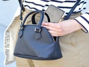 【GWのSALE販売応援】毎年人気案件！早めにお仕事確保◇繁忙期特別時給1700～1800円＋交◇未経験OK◇＜4/10～5/10　木更津アウトレット＞日本でも大人気のアメリカファッションブランド◇バッグや小物の販売補助＆バックヤード◇学生.20代.30代女性スタッフ活躍中！週払いOK＜専用フォーム返信＆オンラインで簡単登録＞tan-A-gw-kate②-d