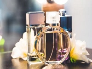 【正社員】＜Rituals / リチュアルズ　有楽町マルイ＞年収280～350万円(経験考慮) / 通勤他各種手当＆保険完備 / 年1回昇給・インセンティブ支給有■ボディケア商品・コスメ等アドバイザー業務◇オランダ生まれ・欧州で人気のライフスタイルブランド♪【コスメ販売経験者歓迎 / 髪型・髪色・ネイル・ピアス自由 / 20代,30代,40代男女活躍中】AP-T-burub-ritua