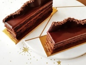 ■長期■洋菓子未経験OK＜販売＆カフェ接客＞即日～長期【LA MAISON DU CHOCOLAT(ラ・メゾン・デュ・ショコラ）　高輪NEWoMan】濃厚なのに繊細な味わいが楽しめる。世界で愛されるショコラ専門店で洋菓子販売＆カフェスタッフ◇高時給1650円＋交通費 / 週払いOK / 週3～相談OK / 学生.20代.30代.40代.50代女性スタッフさん活躍中！＜専用フォーム返信＆オンラインで簡単登録＞FD-T-lamadu